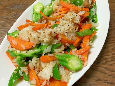 簡単で栄養満点！彩り野菜の納豆チャーハン